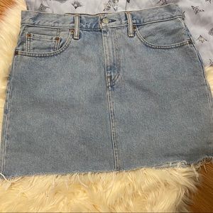 Levis Skirt Raw Hem Light Wash  size 30